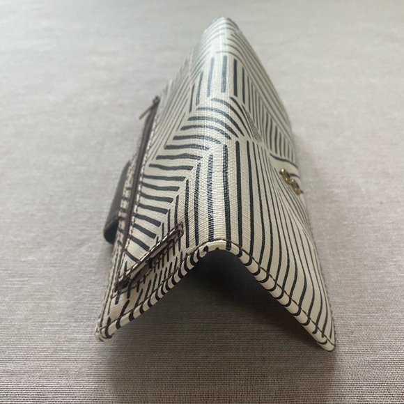 Fossil geometric clutch wallet. - Picture 8 of 13